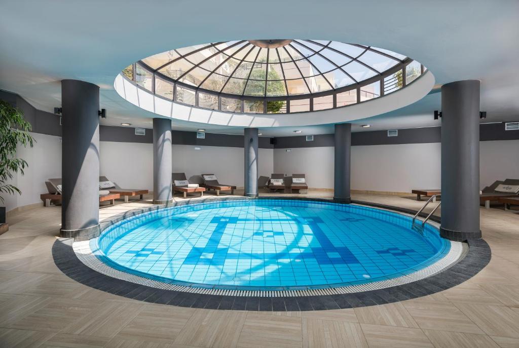 Bazén v ubytovaní Vantaris Palace alebo v jeho blízkosti
