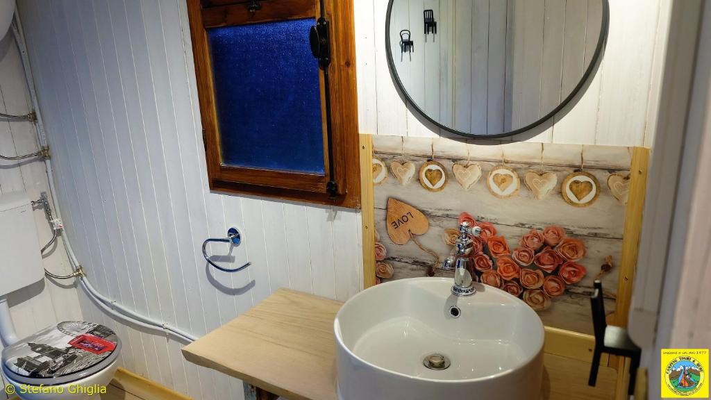 Vannituba majutusasutuses Camping Yoghi e Bubu