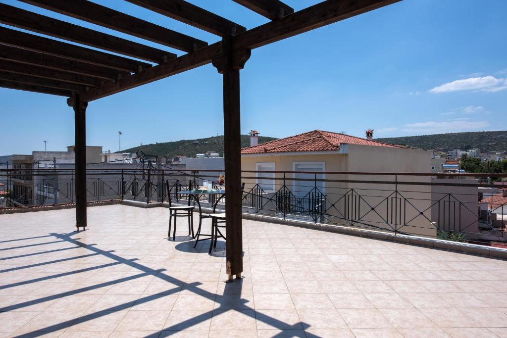 Balkón nebo terasa v ubytování Top floor modern studio in central Koropi