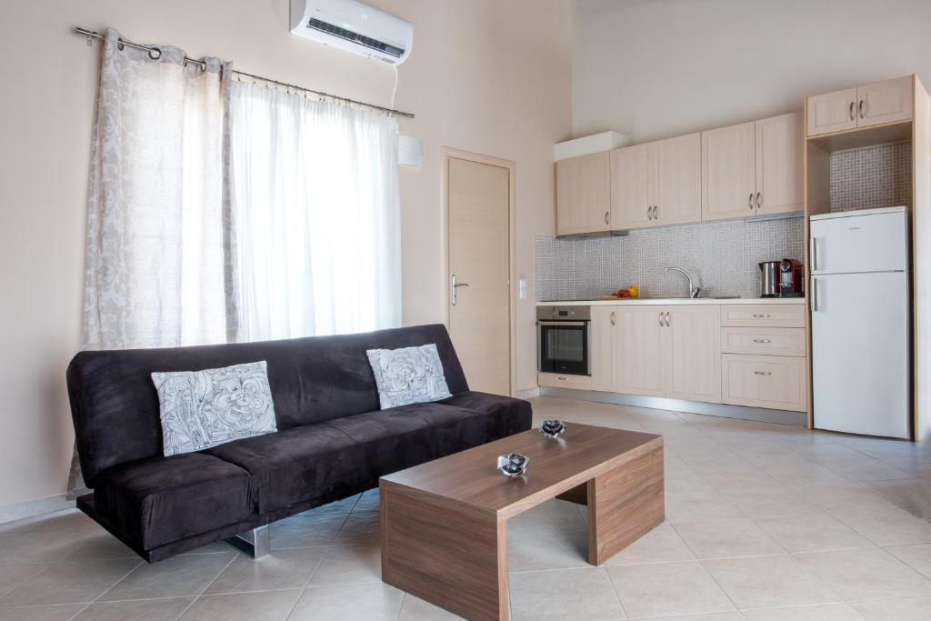 Kuchyň nebo kuchyňský kout v ubytování Top floor modern studio in central Koropi