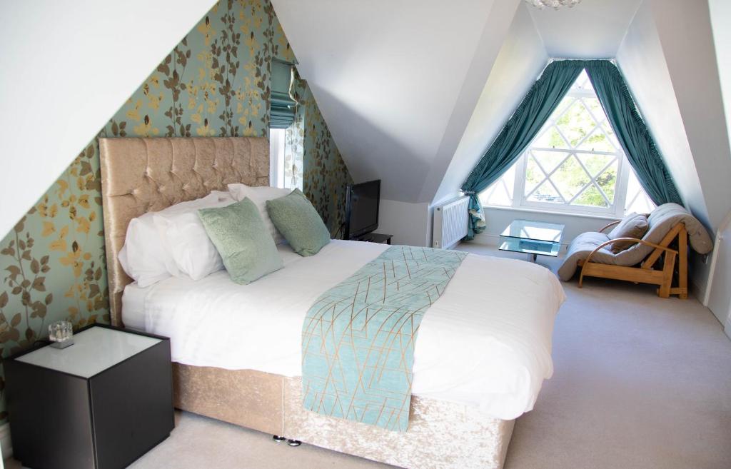 a bedroom with a large bed with a large window at Broad Park Villa in Ilfracombe