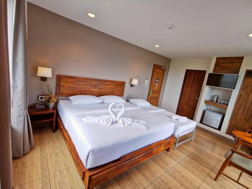 Postel nebo postele na pokoji v ubytování Mangrove Prestige Hotel