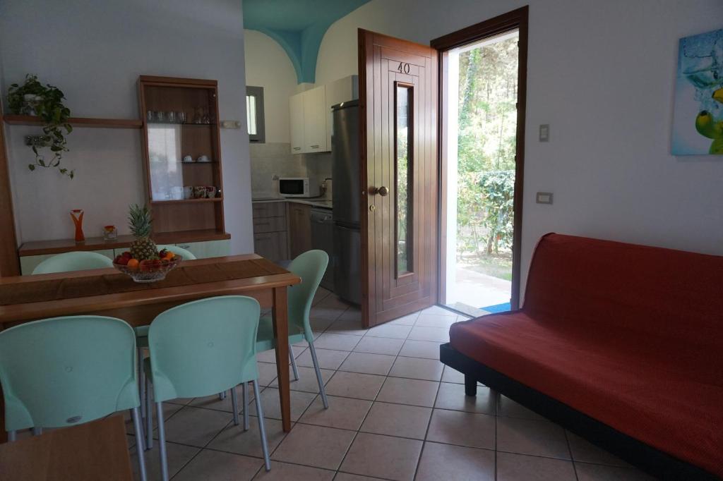 Кухня или мини-кухня в Villaggio Mare Blu
