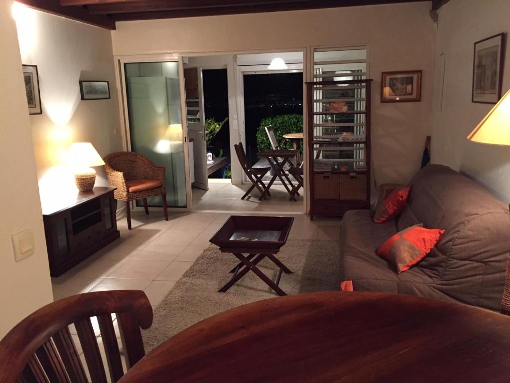 a living room with a couch and a table at BAY VIEW MARTINIQUE in Les Anses-dʼArlets
