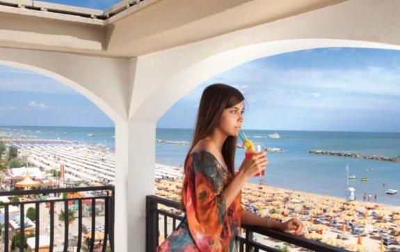 Nespecifikovaný výhled na moře nebo výhled na moře při pohledu z hotelu