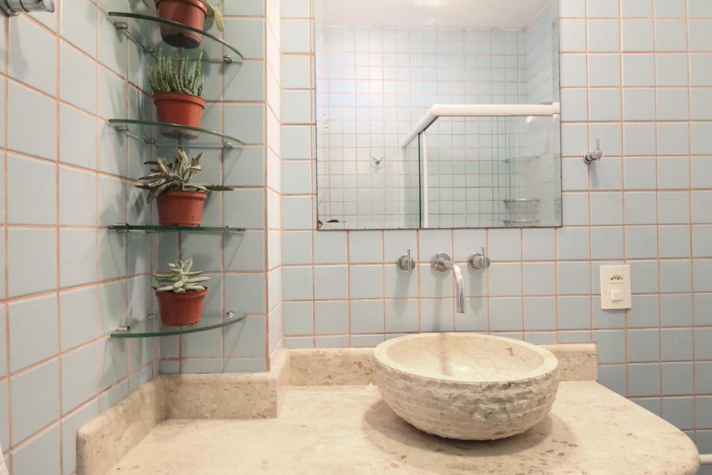  CaviRio - Modern flat on the corner of Farme de Amoedo street (BT201)