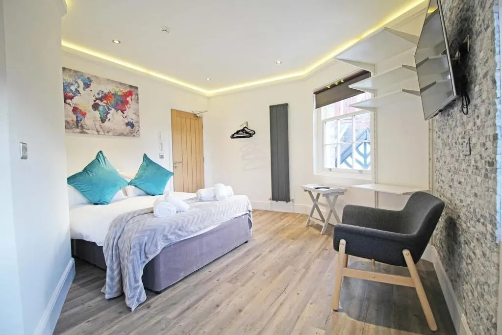 Grosvenor Studios 5 - Modern Central Studio - City Centre Location, Chester, United Kingdom