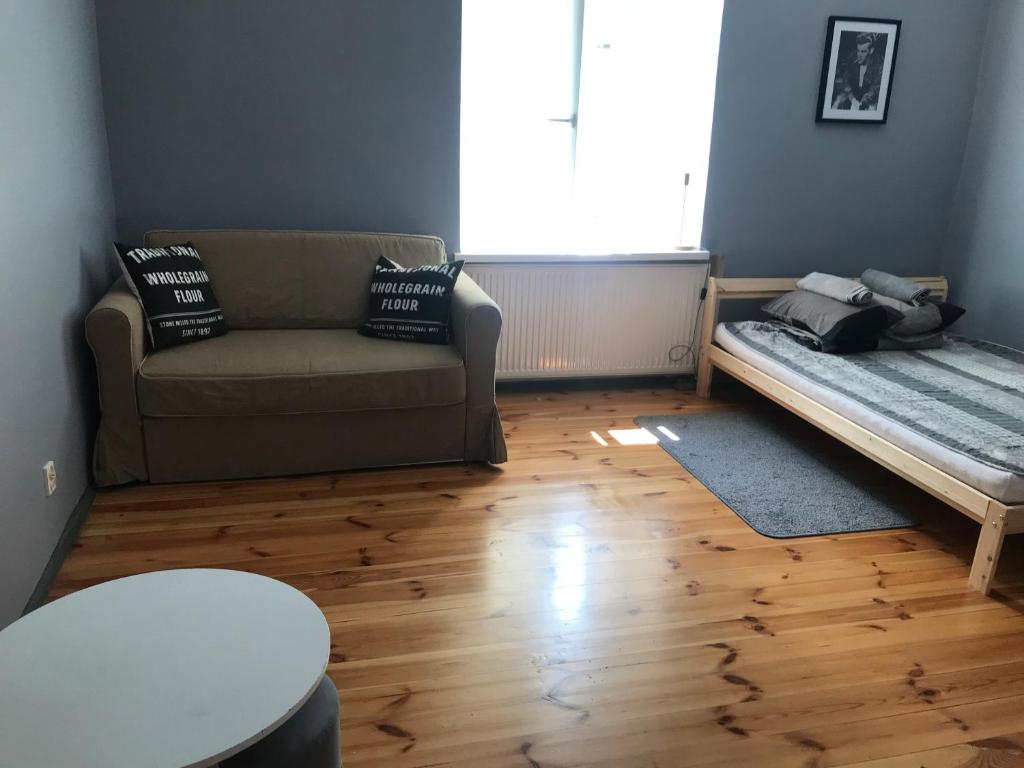 Łóżko lub łóżka w pokoju w obiekcie 42-200 Hostel