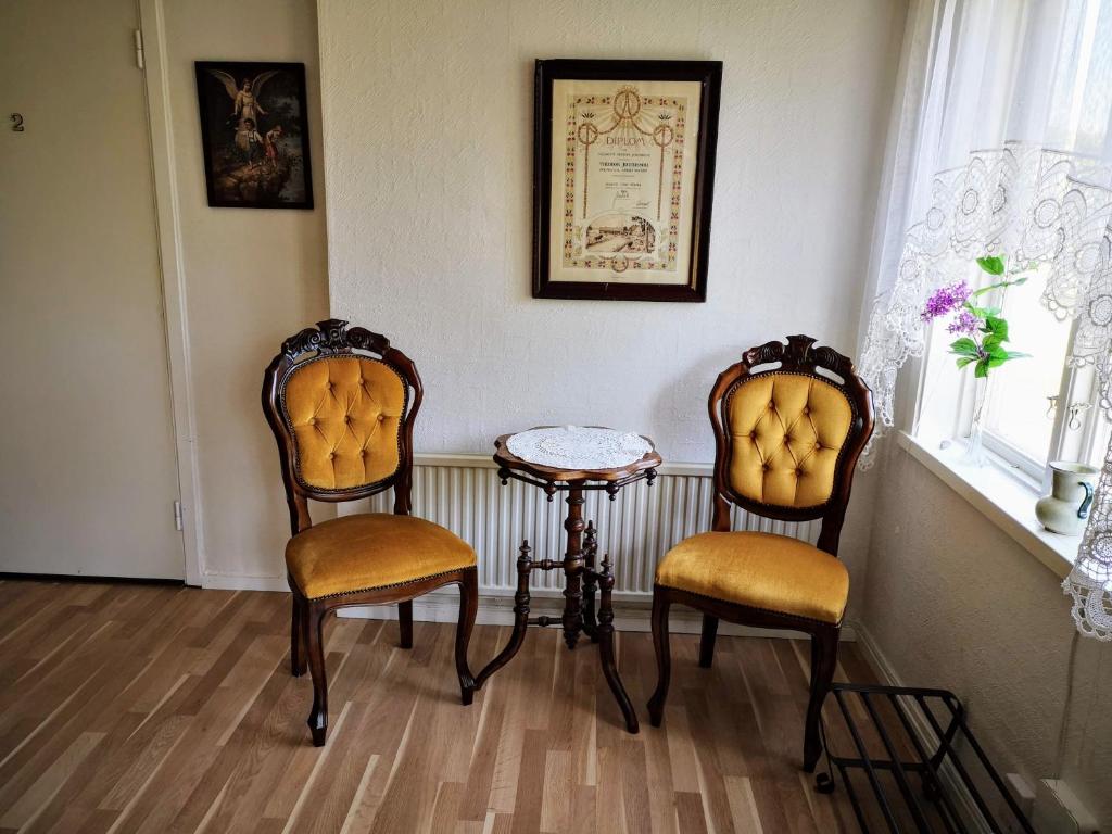 Posezení v ubytování STF Hagaby/Lantgården Hostel