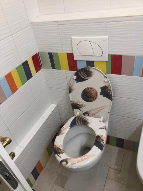 A bathroom at The Whistling Rabbi