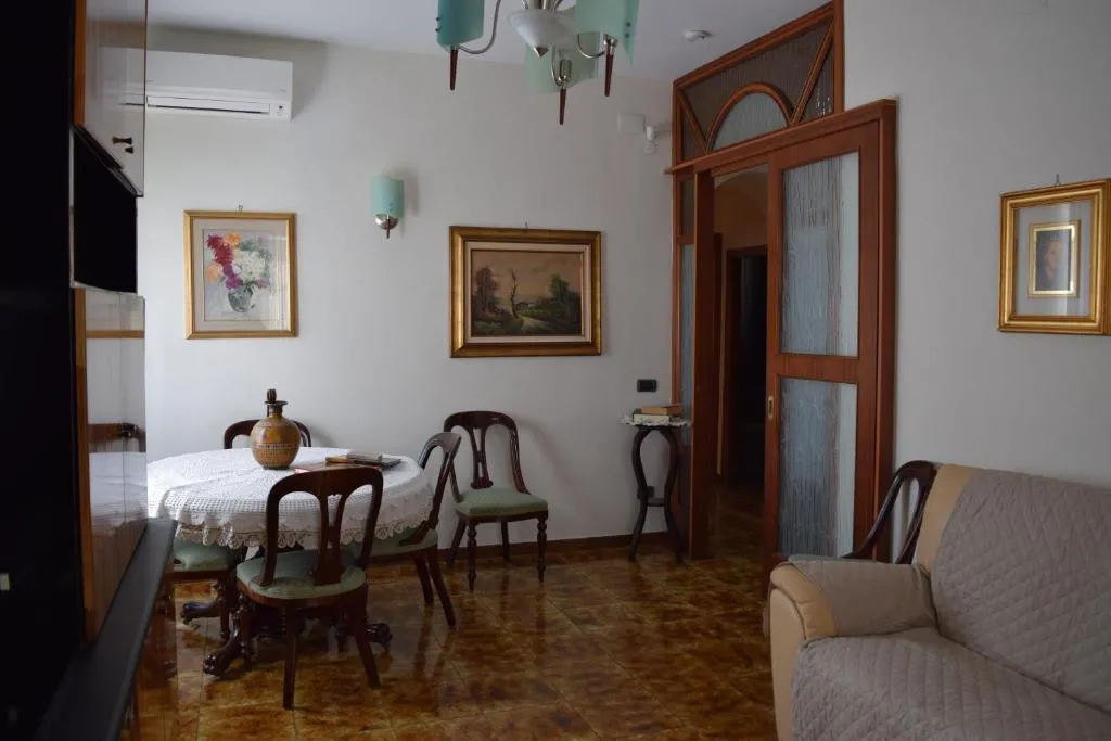 La Casa di Vittorio, Napoli, Italia