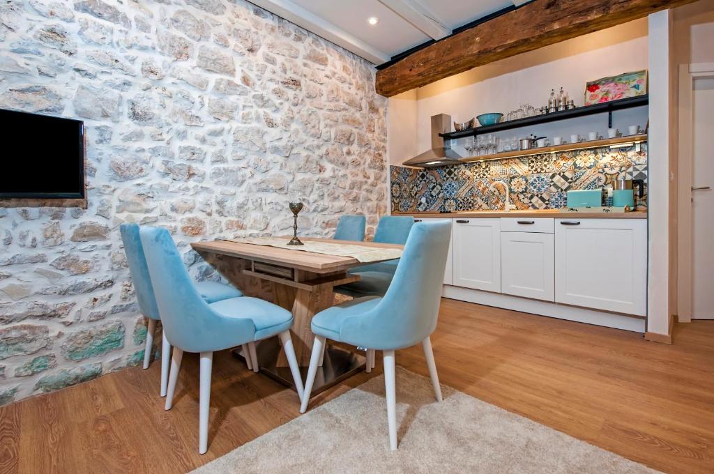 Apartments Casa De Amicis - 7