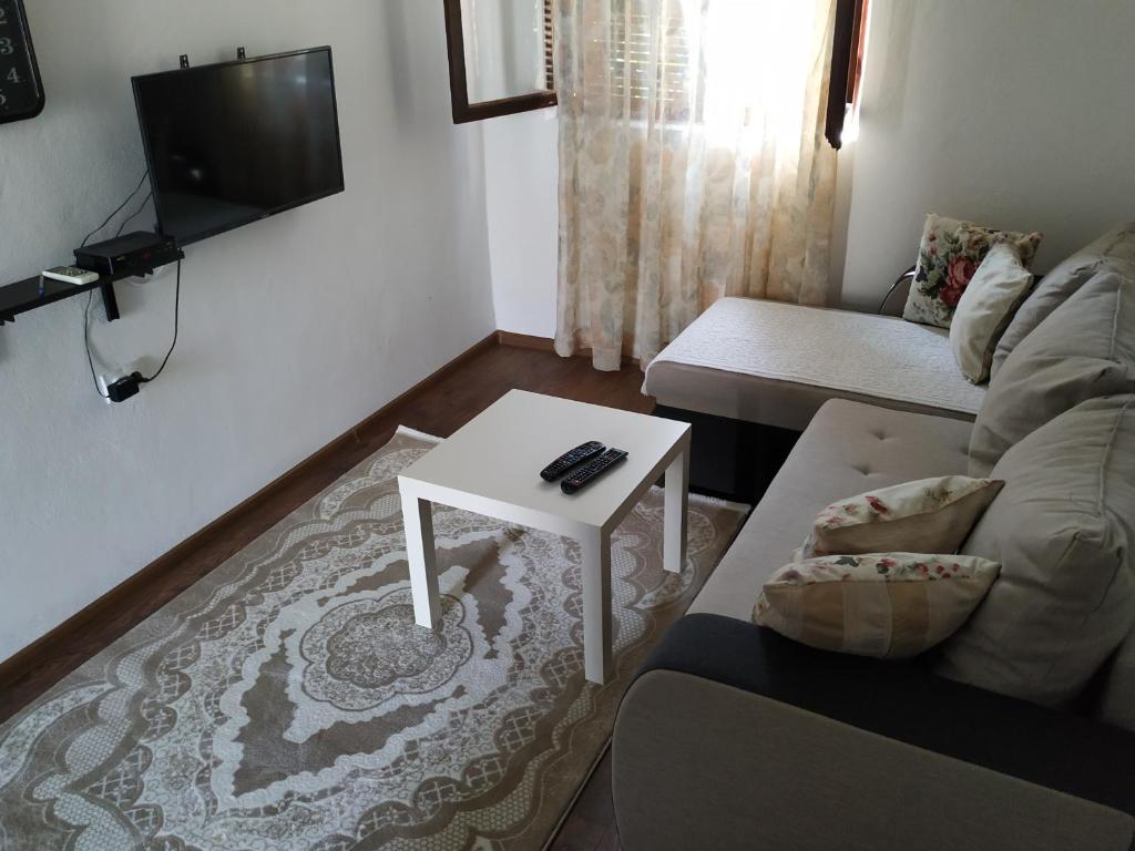 TV a/nebo společenská místnost v ubytování Apartman Amra-beautiful holiday home
