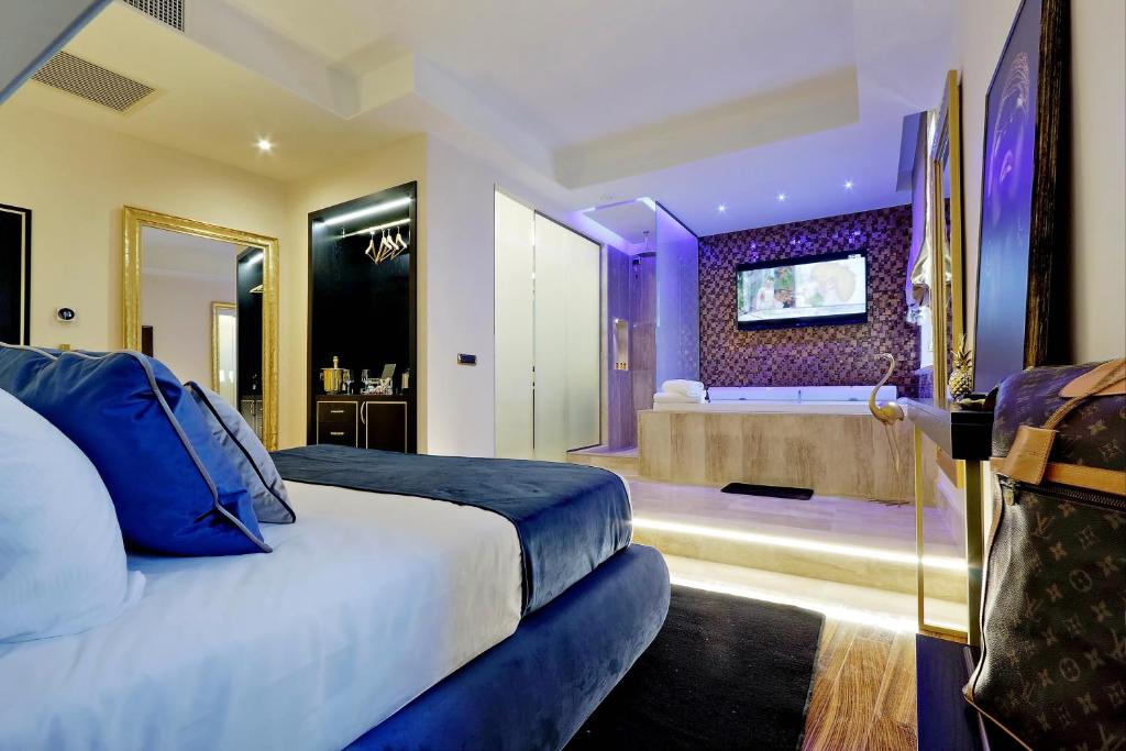 a bedroom with a king sized bed and a bathroom at Spanish Diamond Luxury Suites & Jacuzzi in Rome