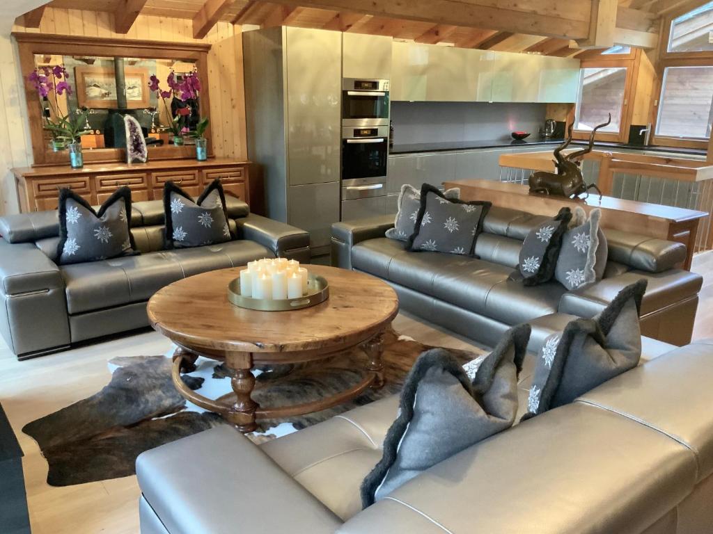 Kuchyň nebo kuchyňský kout v ubytování Stirling Luxury Chalet & Spa