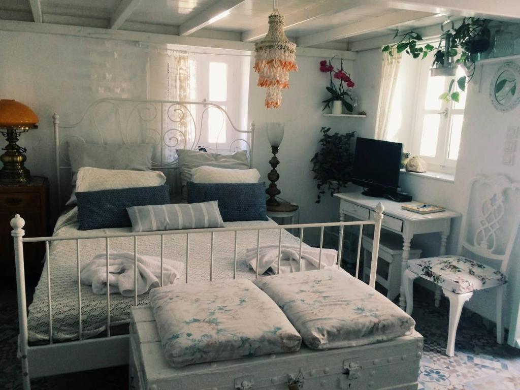 Posteľ alebo postele v izbe v ubytovaní The Oceanographer's Home, A Chora Hideaway