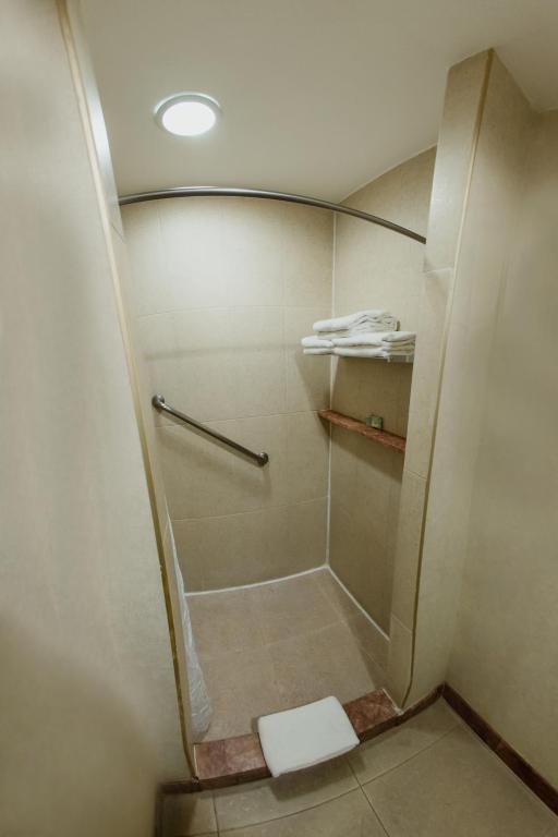 Koupelna v ubytování Excellence Express & Suites