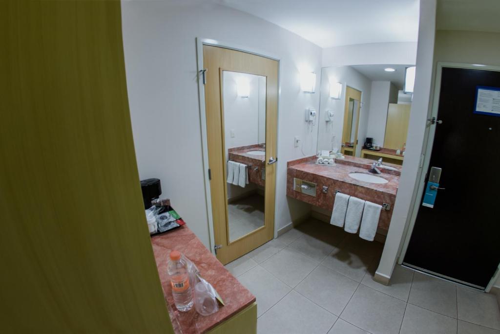 Excellence Express & Suites - King Kamer