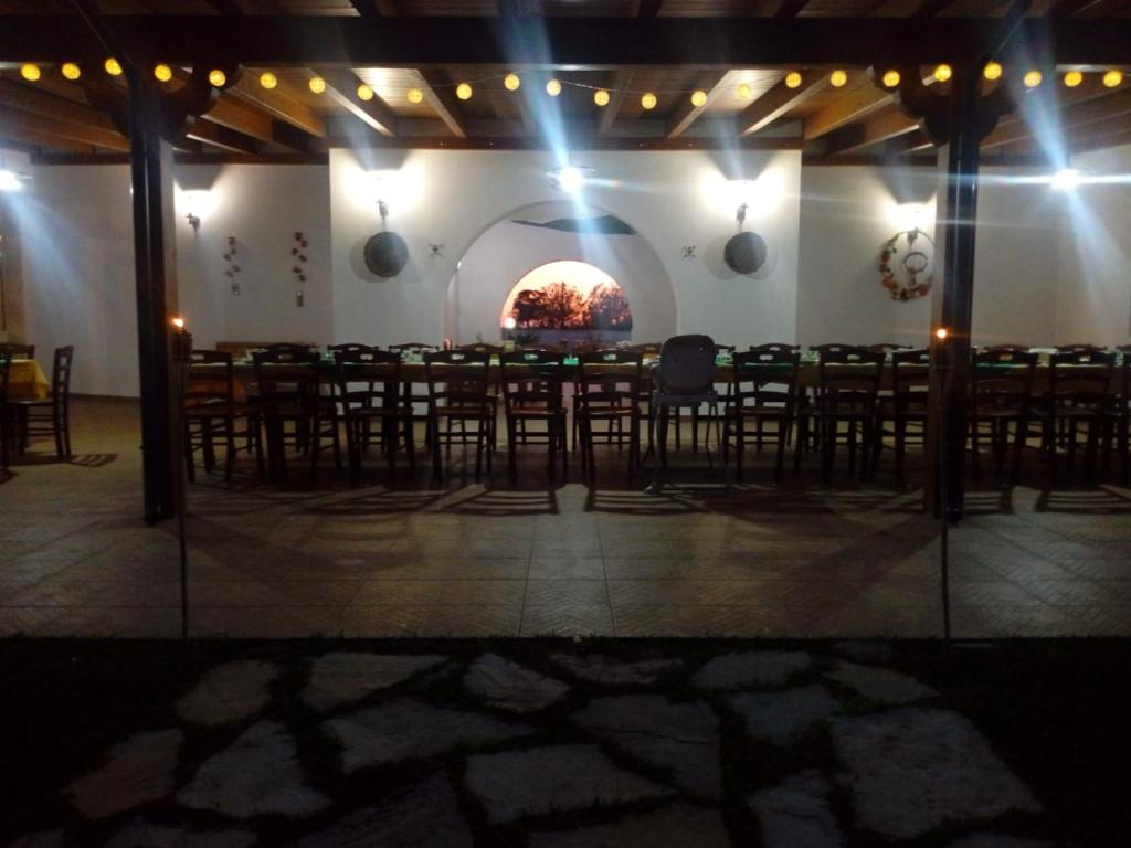 A restaurant or other place to eat at Agriturismo Serra Vecchia