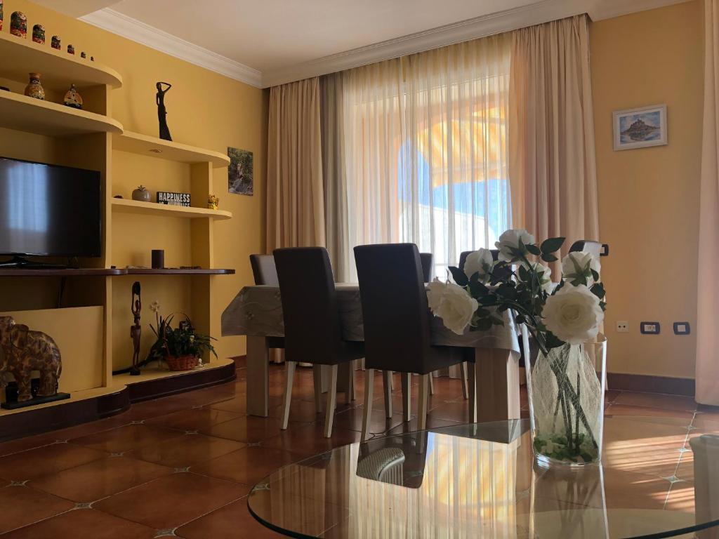 TV a/nebo společenská místnost v ubytování Villa Tenerife Sur