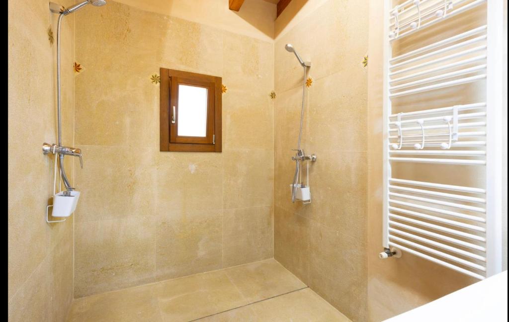 A bathroom at ALMAHOME