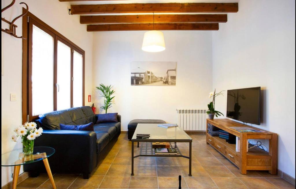 A television and/or entertainment centre at ALMAHOME
