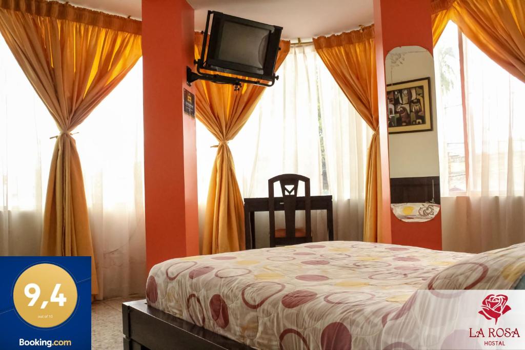 Postel nebo postele na pokoji v ubytování Hostal La Rosa Otavalo