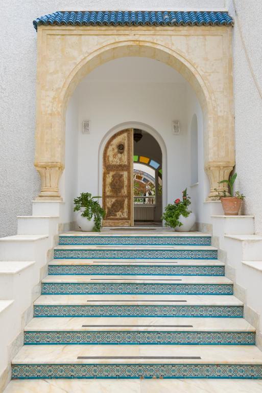 a set of stairs leading to an entrance to a building at Villa Phoenicia in Hammamet
