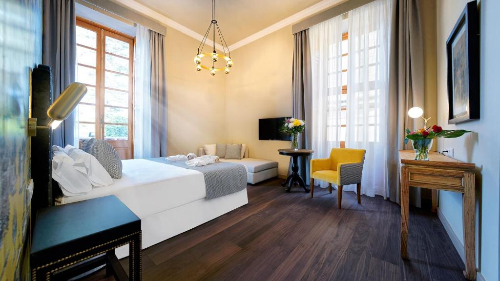Postel nebo postele na pokoji v ubytování Hotel Emblemático Agáldar