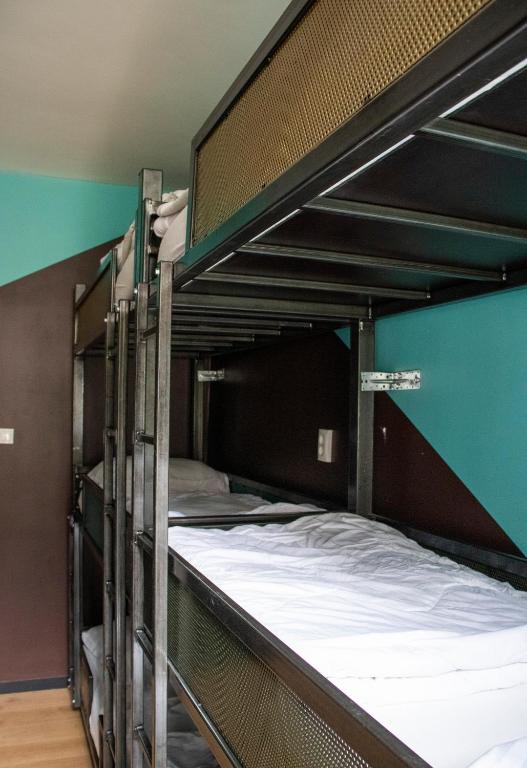 Postel nebo postele na pokoji v ubytování Amsterdam Hostel Leidseplein