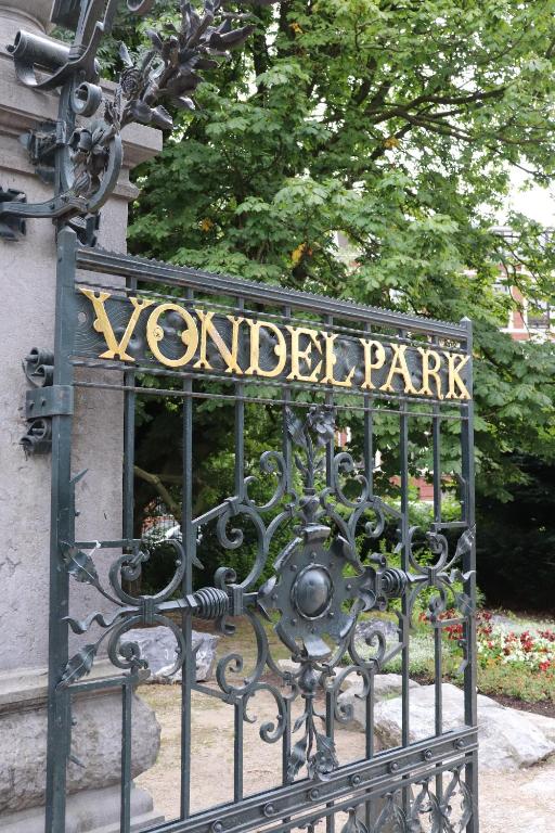 a sign for a vondel park on a gate at Amsterdam Hostel Leidseplein in Amsterdam
