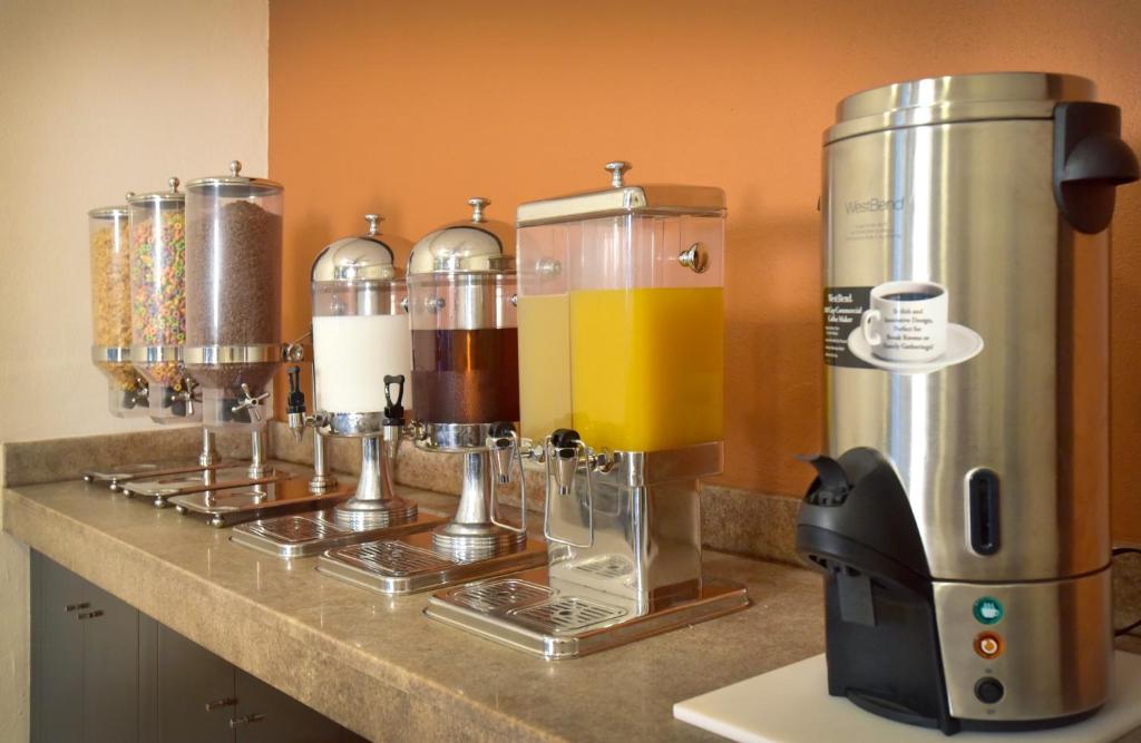 Příslušenství pro přípravu čaje a kávy v ubytování Hotel Bonampak
