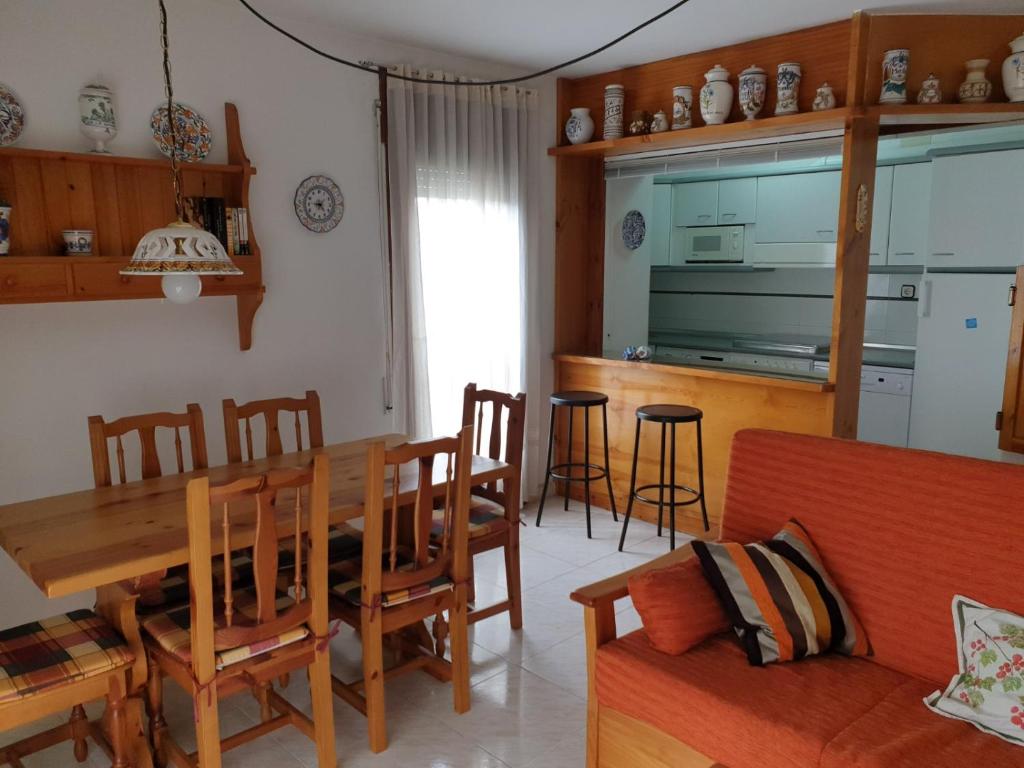 a kitchen and living room with a table and chairs at VUT La Boticaria in Jaca