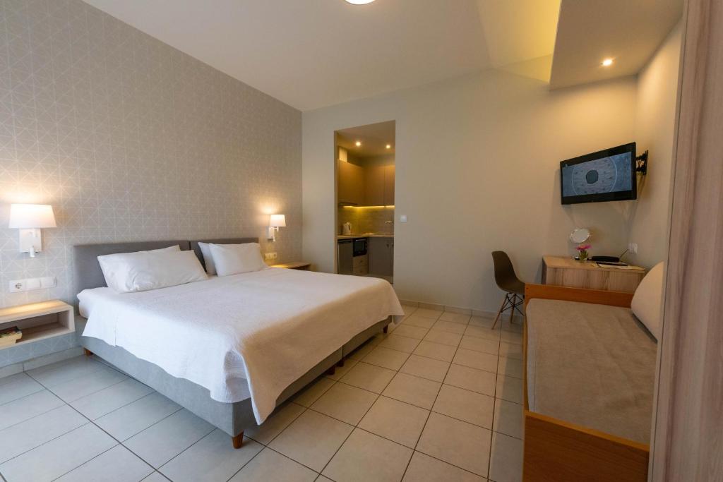 Postel nebo postele na pokoji v ubytování Theoxenia Hotel Apartments