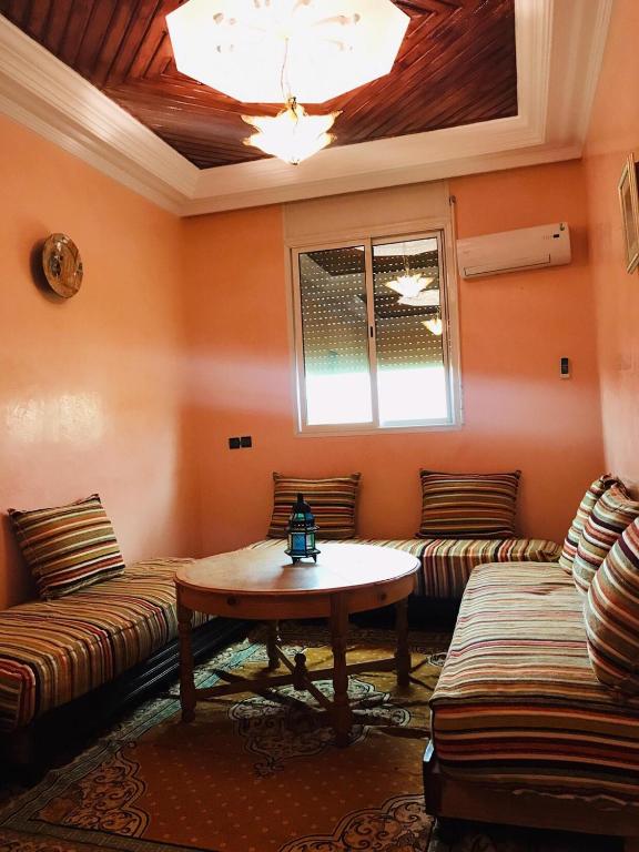 Elmenzah Apartments - Квартира с балконом
