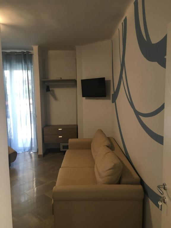 TV a/nebo společenská místnost v ubytování Le Divine di via Olivieri - Reception Via XXV Aprile 5