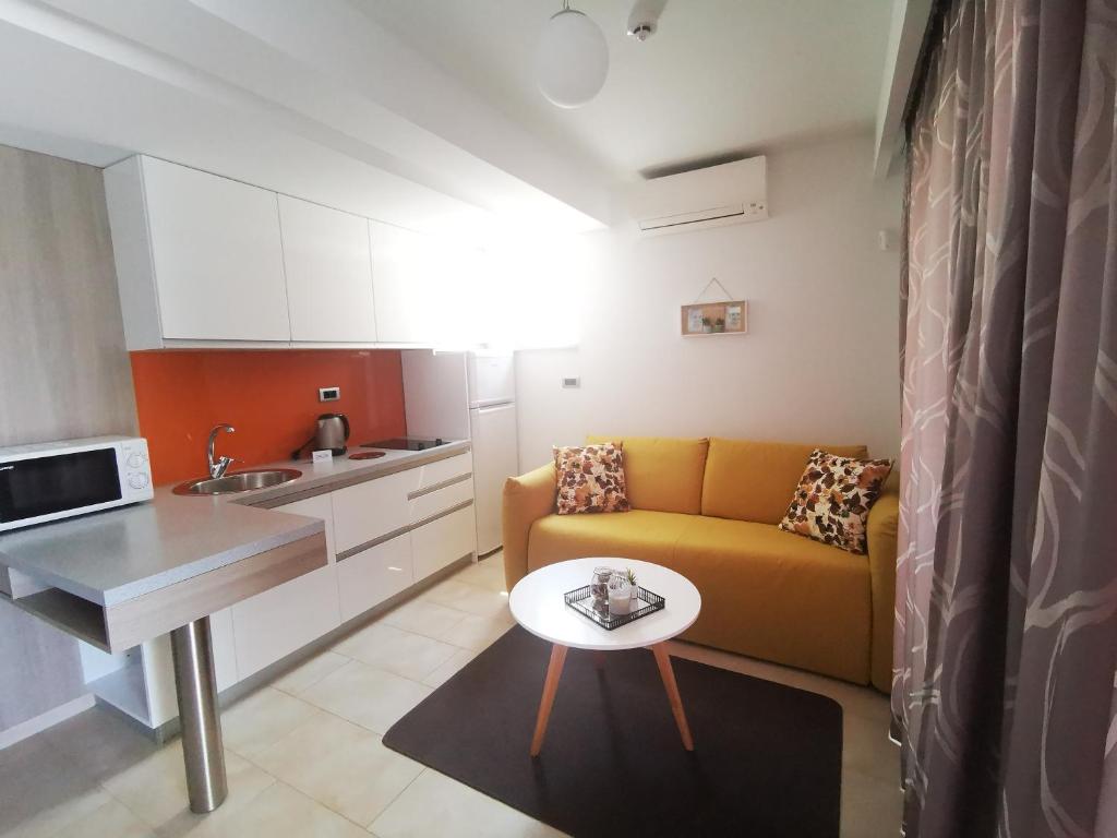 Kuchnia lub aneks kuchenny w obiekcie Beachfront Apartments - Villa Vita