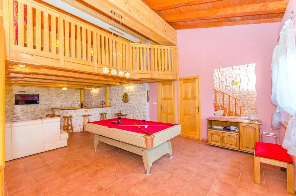 Kuchyňa alebo kuchynka v ubytovaní House Srecko