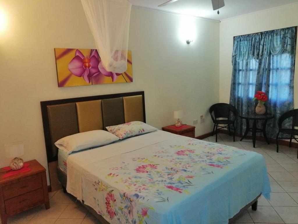 Кровать или кровати в номере Amazing Beach View Apartments