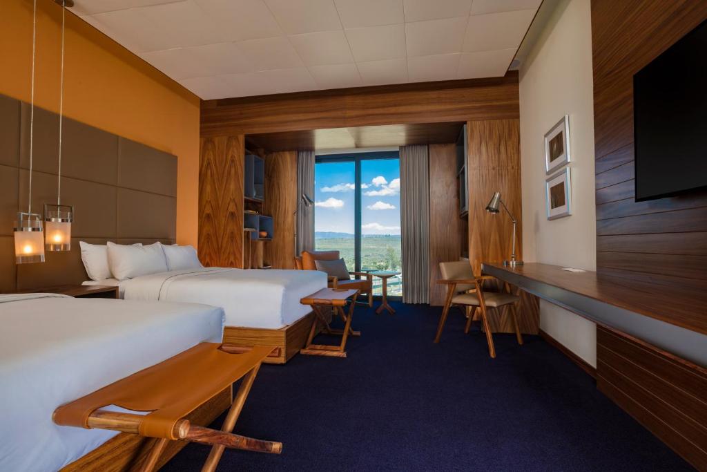 Postel nebo postele na pokoji v ubytování Hyatt Centric Campestre Leon
