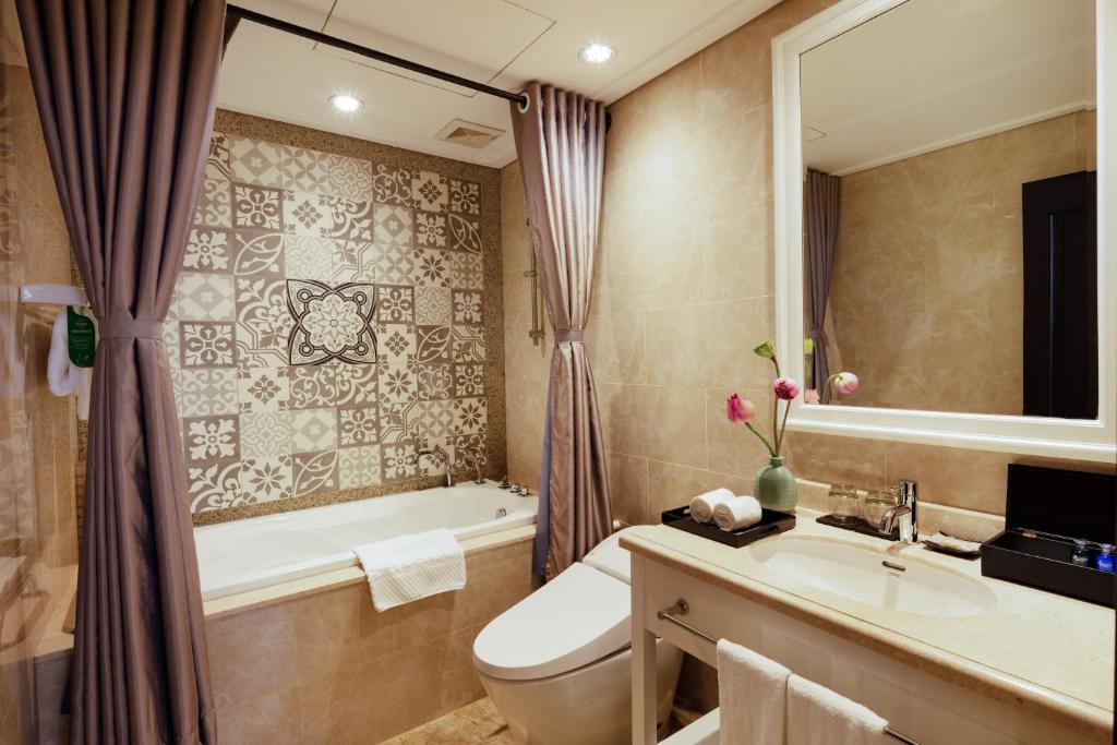 Vintage Charm Premier Deluxe - Massage Included