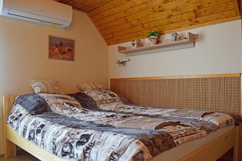 Postel nebo postele na pokoji v ubytování Tündérfátyol vendégház