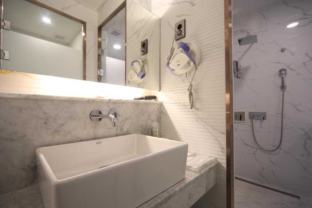 Koupelna v ubytování Bestie Hotel