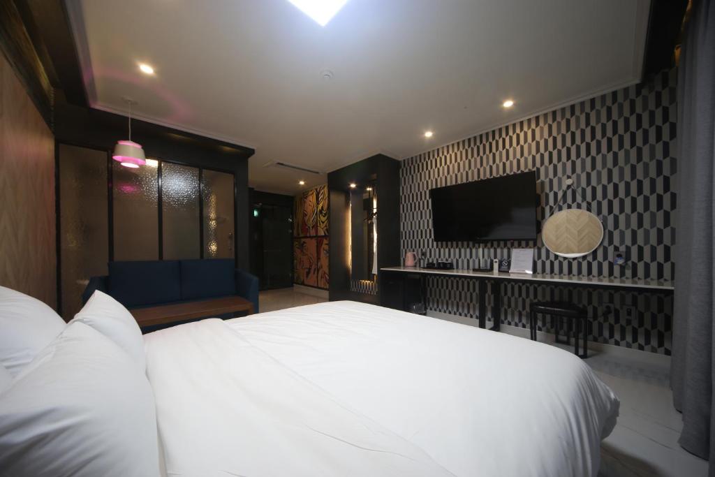 Postel nebo postele na pokoji v ubytování Bestie Hotel