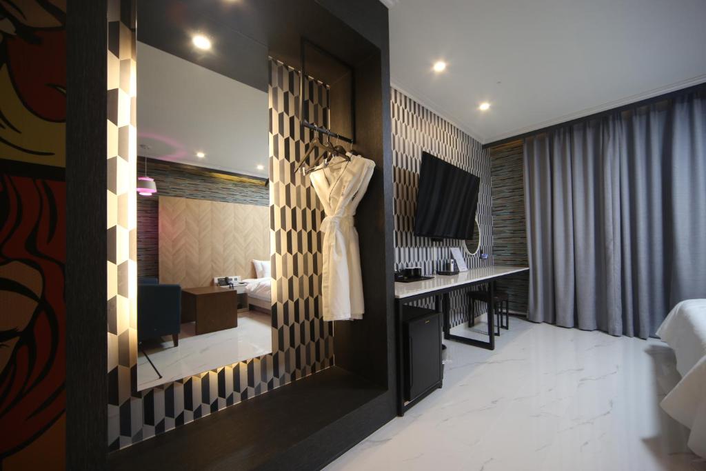 TV a/nebo společenská místnost v ubytování Bestie Hotel