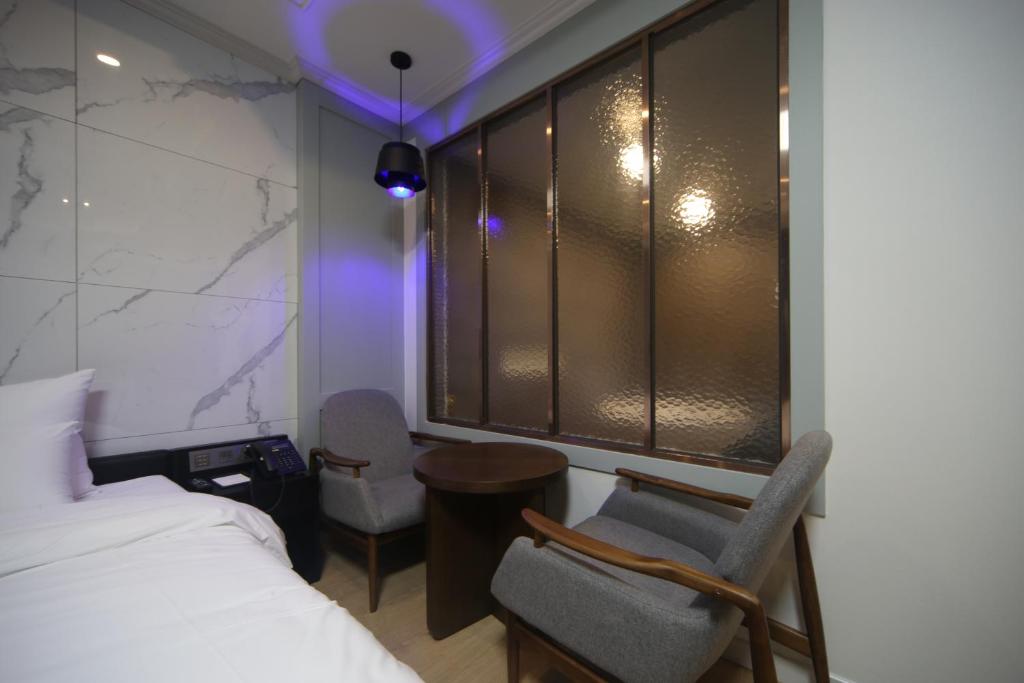 Postel nebo postele na pokoji v ubytování Bestie Hotel