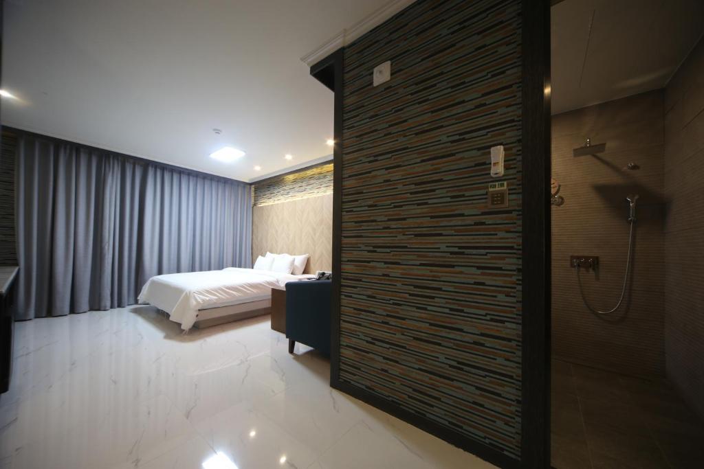 Postel nebo postele na pokoji v ubytování Bestie Hotel