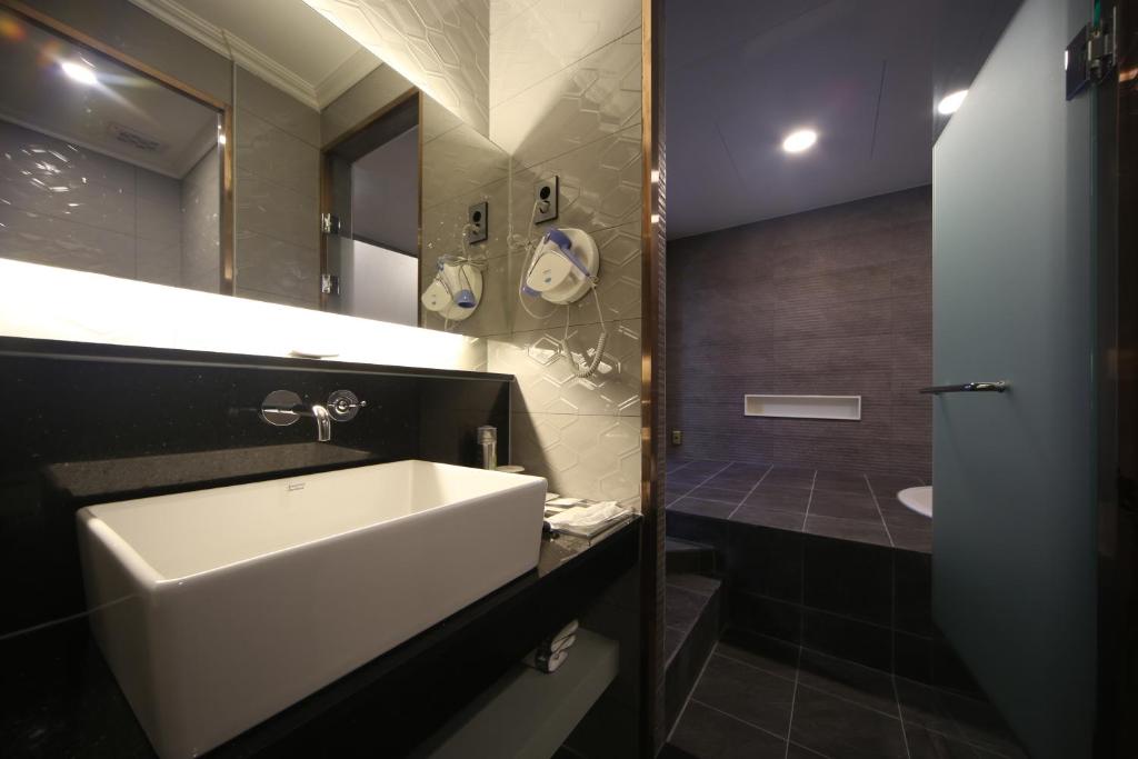 Koupelna v ubytování Bestie Hotel
