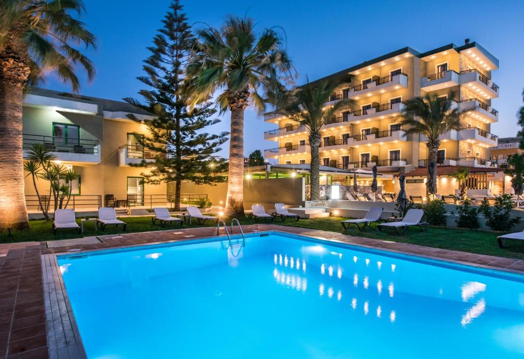Bazén v ubytování Petousis Hotel & Suites nebo v jeho okolí