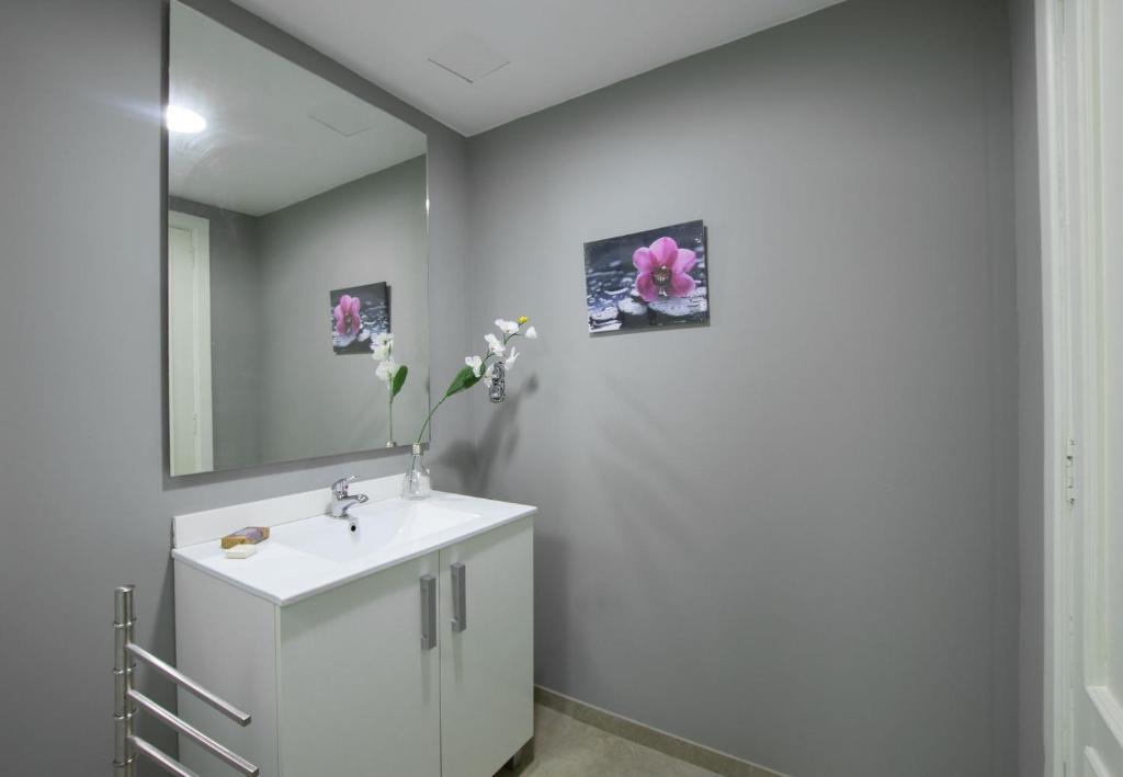 Fotografia z galérie ubytovania Very central and sunny apartment in Gran Via v destinácii Valencia
